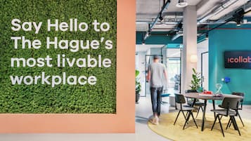Un espacio de oficina moderno con pared verde, detalles azul verdosos y una mesa redonda con sillas.