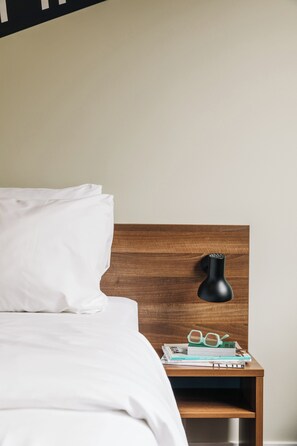 Standard Double Room | Premium bedding, desk, laptop workspace, soundproofing - The Social Hub The Hague (The Hague)