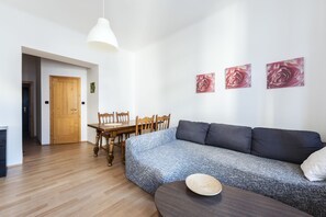 公寓 (4 adults) | 起居區 | 平面電視