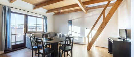 Apartemen (8-10 adults) | Area keluarga | TV layar datar