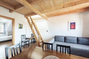 公寓 (8-10 adults) | 書桌、遮光布/窗簾、熨斗/熨衣板、免費搖籃/嬰兒床