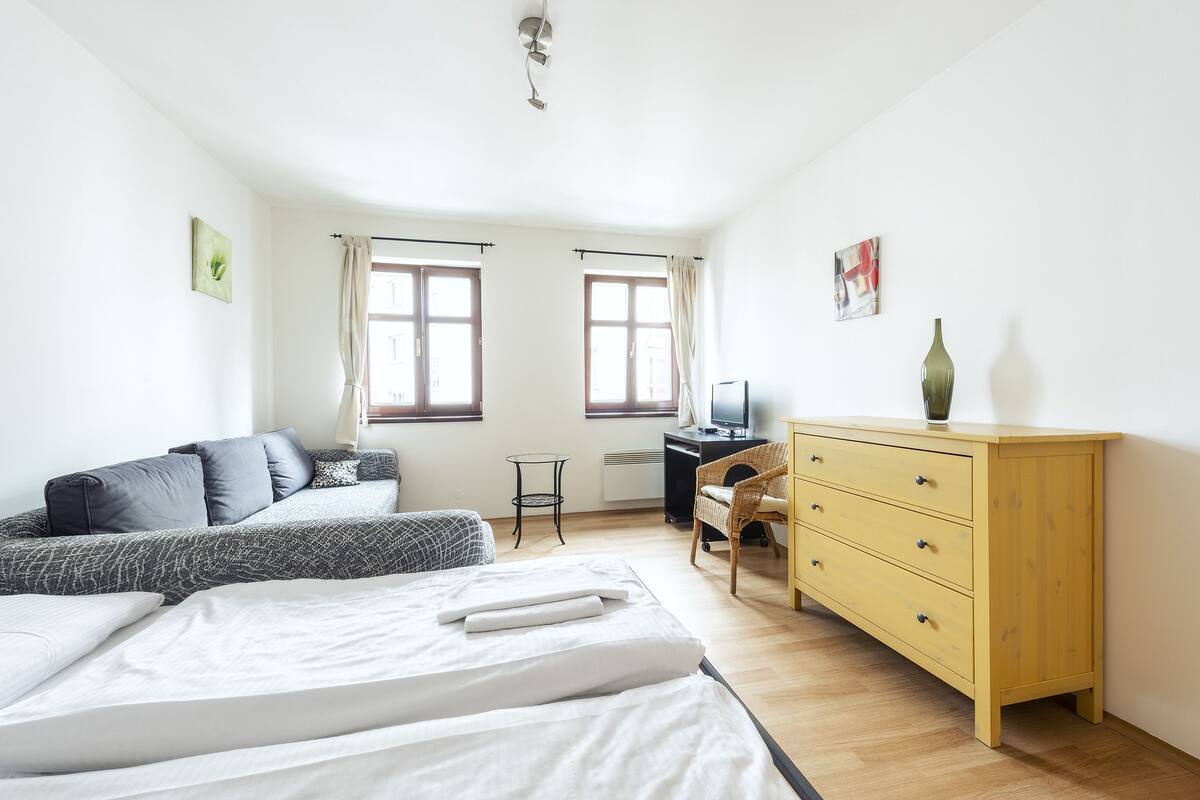Apartment (2 adults) | Desk, blackout drapes, iron/ironing board, cribs (free)
