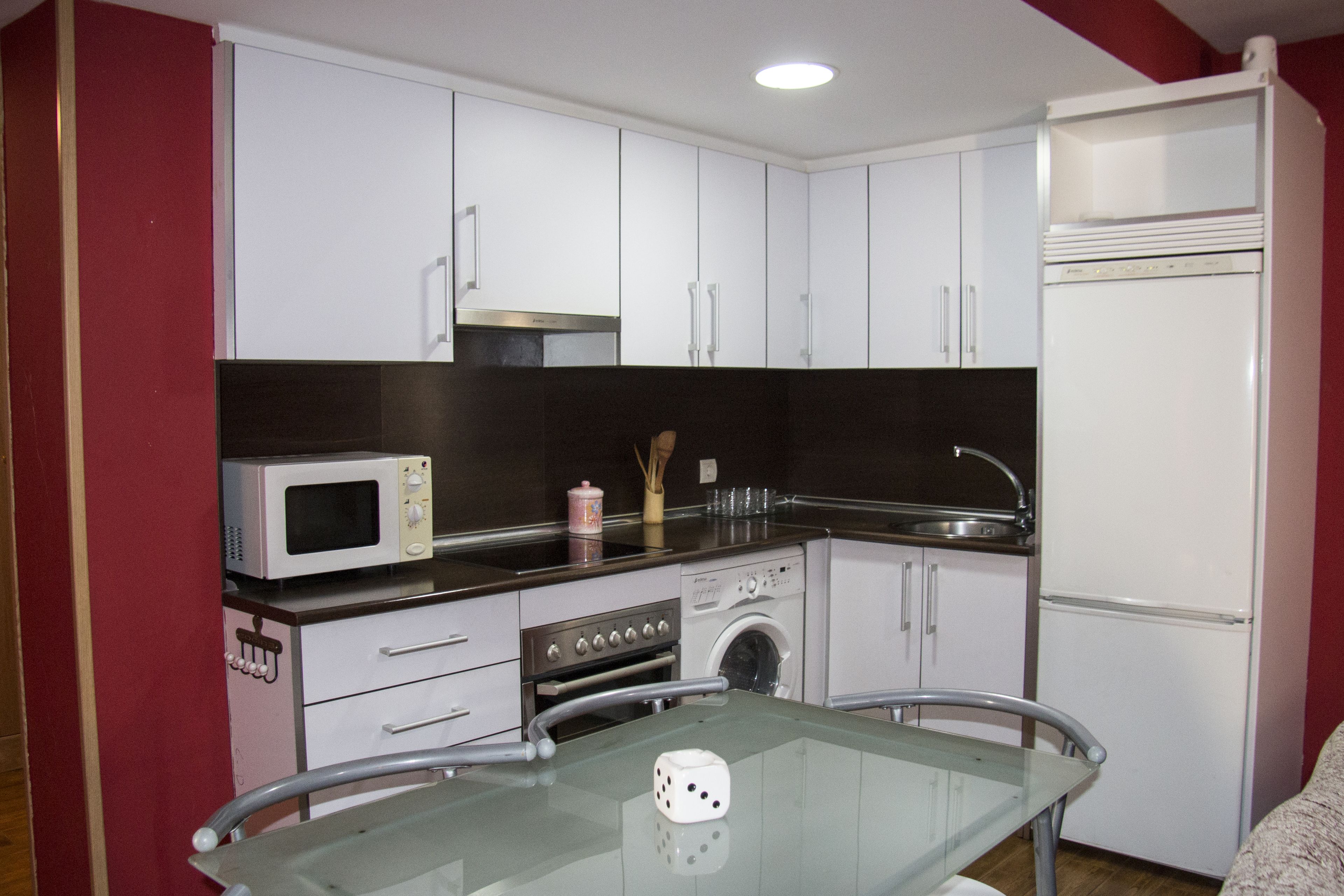 full-sized fridge, microwave, oven, stovetop