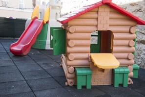 Children’s play area – outdoor
