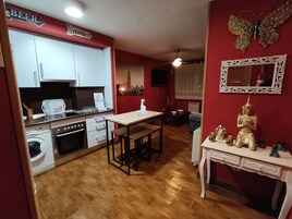 Apartamento luxo, 1 quarto, vista para a montanha, ao lado da montanha | Cozinha privada | Máquina de café expresso, cafeteira/chaleira, geladeira grande