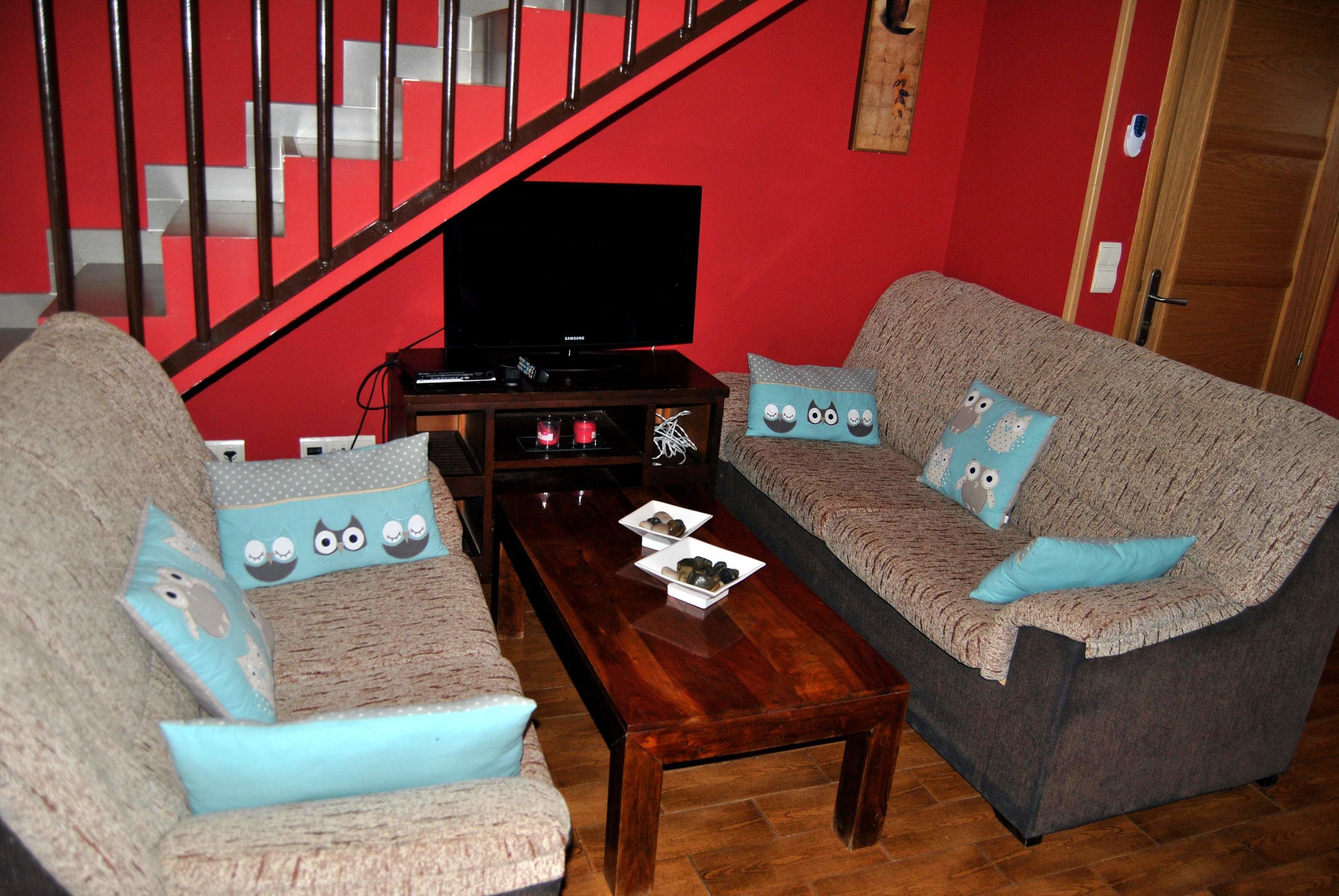 deluxe duplex, 3 bedrooms, mountainside | living area | 47-inch flat-screen tv with digital channels, tv, dvd player