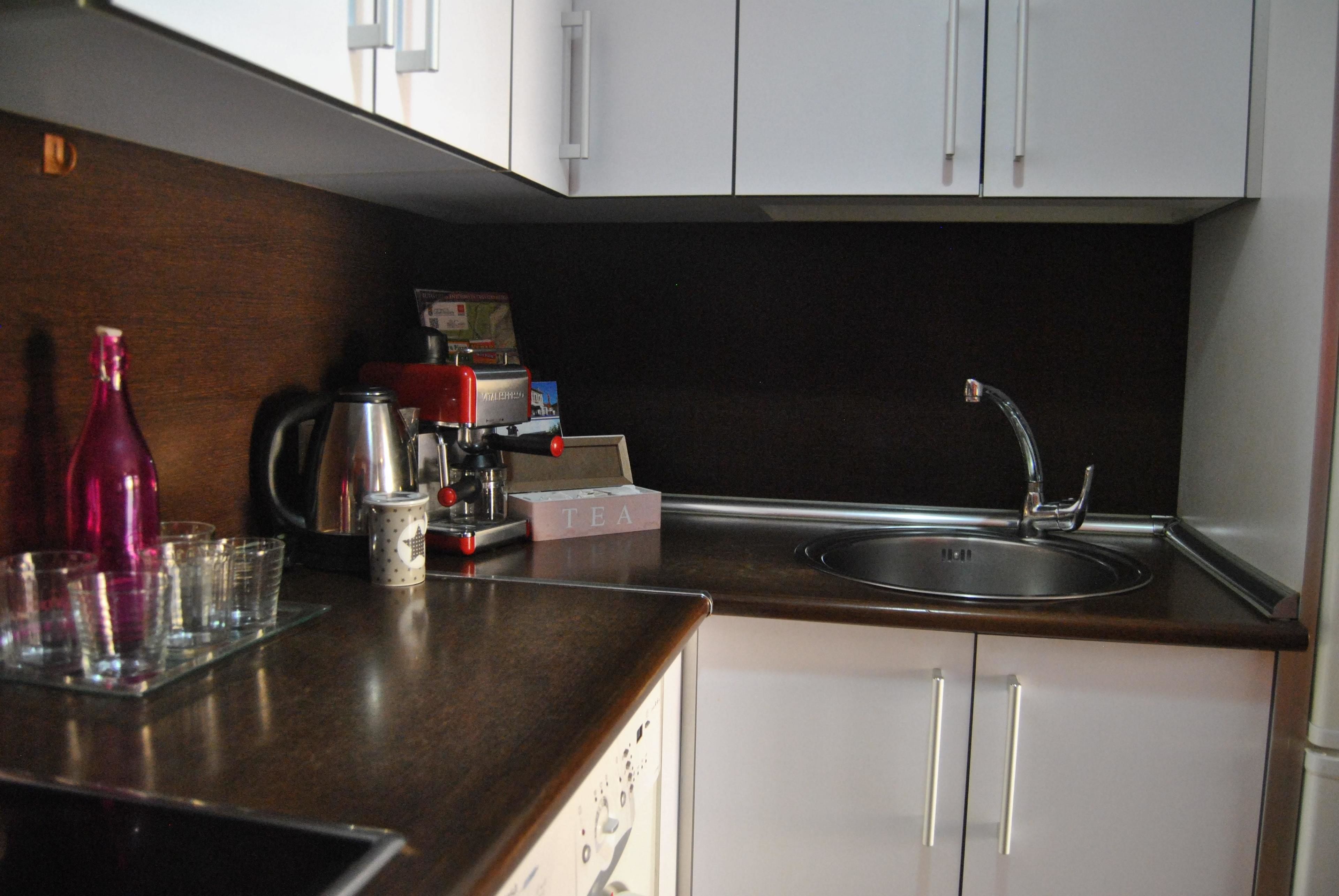 full-sized fridge, microwave, oven, stovetop