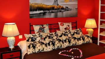 Apartamento romántico, 1 habitación, bañera de hidromasaje, junto a la montaña | Sábanas de algodón egipcio y ropa de cama de alta calidad