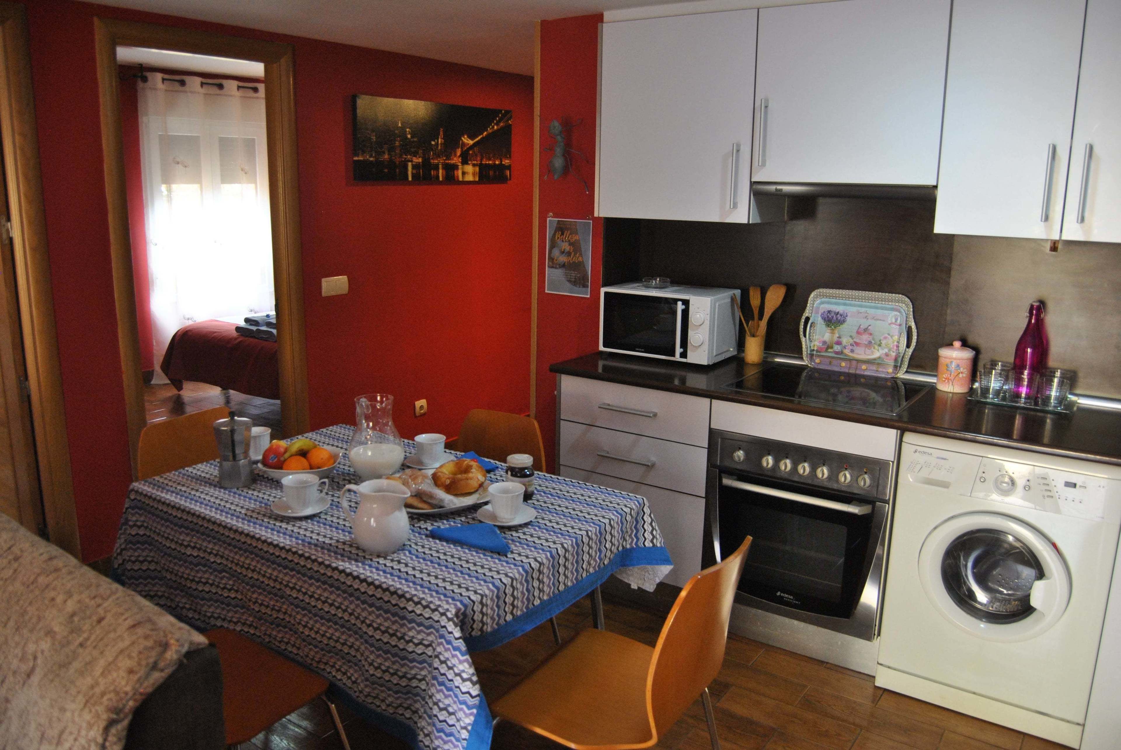 Apartamento Deluxe, 2 habitaciones, vistas a la montaña, junto a la montaña | Cocina privada | Frigorífico grande, microondas, horno y placa de cocina