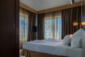 Palm Villa, 3 bedrooms | In-room safe, blackout drapes, travel crib, free WiFi - São Rafael Holidays (Albufeira)