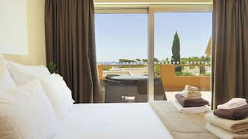 3 bedrooms, in-room safe, blackout drapes, free WiFi