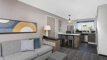 Studio Suite King | Egyptian cotton sheets, premium bedding, in-room safe, desk