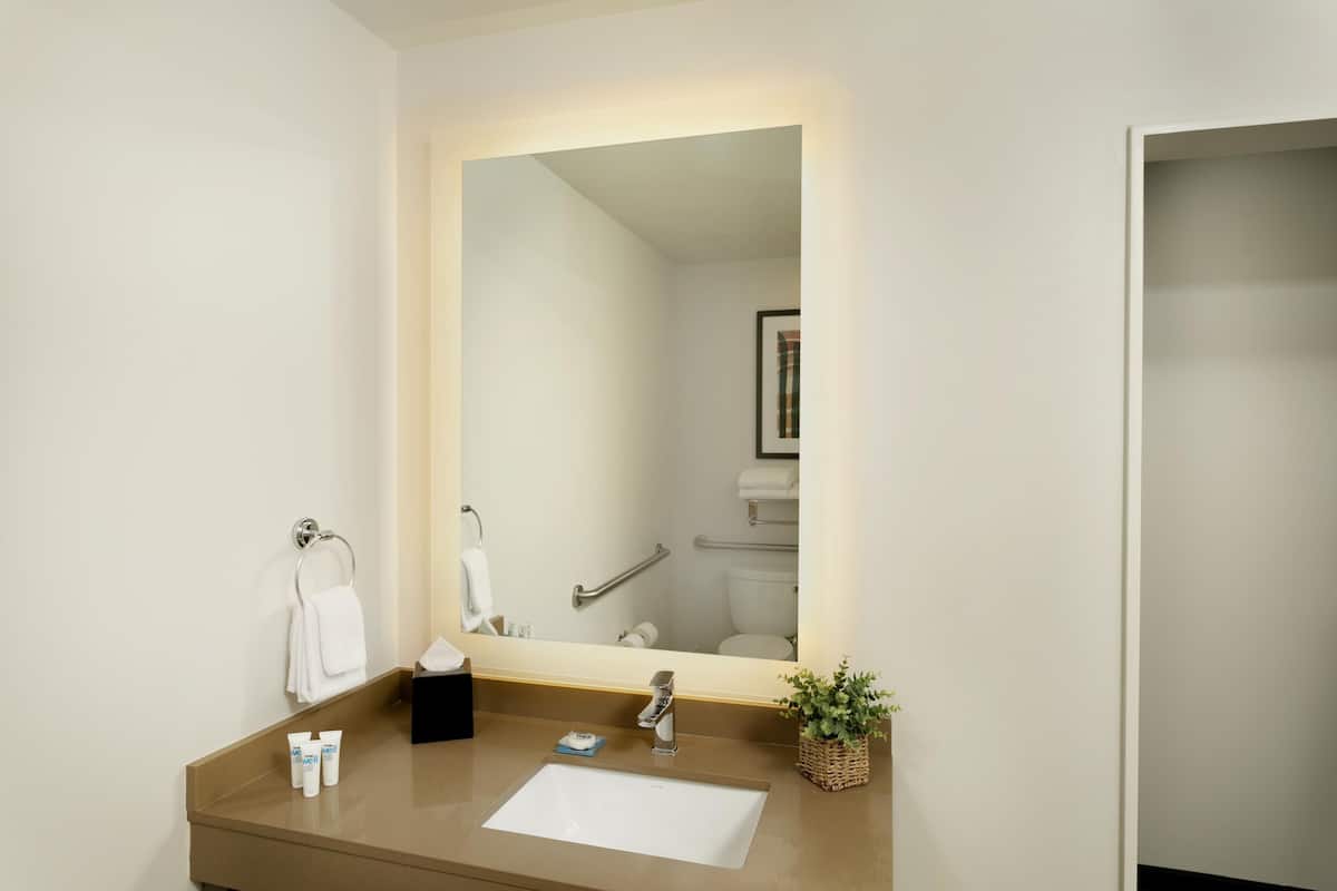 Room, 1 King Bed, Bay View (San Juan) | Egyptian cotton sheets, premium bedding, in-room safe, desk