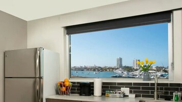 Suíte, 1 quarto, vista para a baía (San Juan) | Vista do quarto