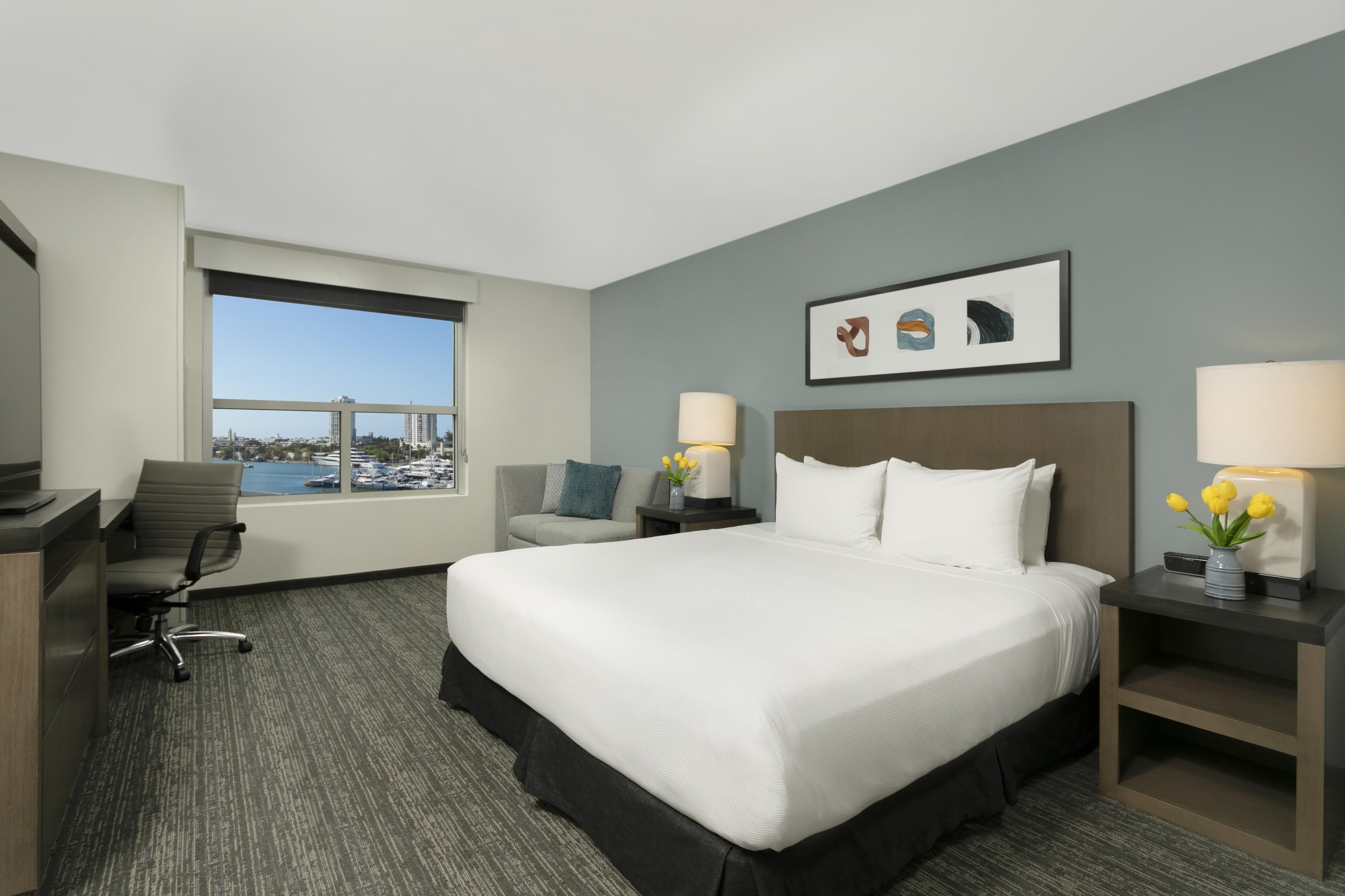 Suite, 1 King Bed, Roll-in Shower, Bay View | Egyptian cotton sheets, premium bedding, in-room safe, desk