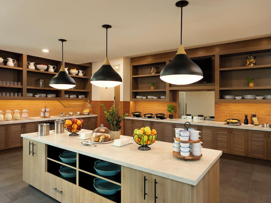 Café da manhã com buffet grátis todos os dias