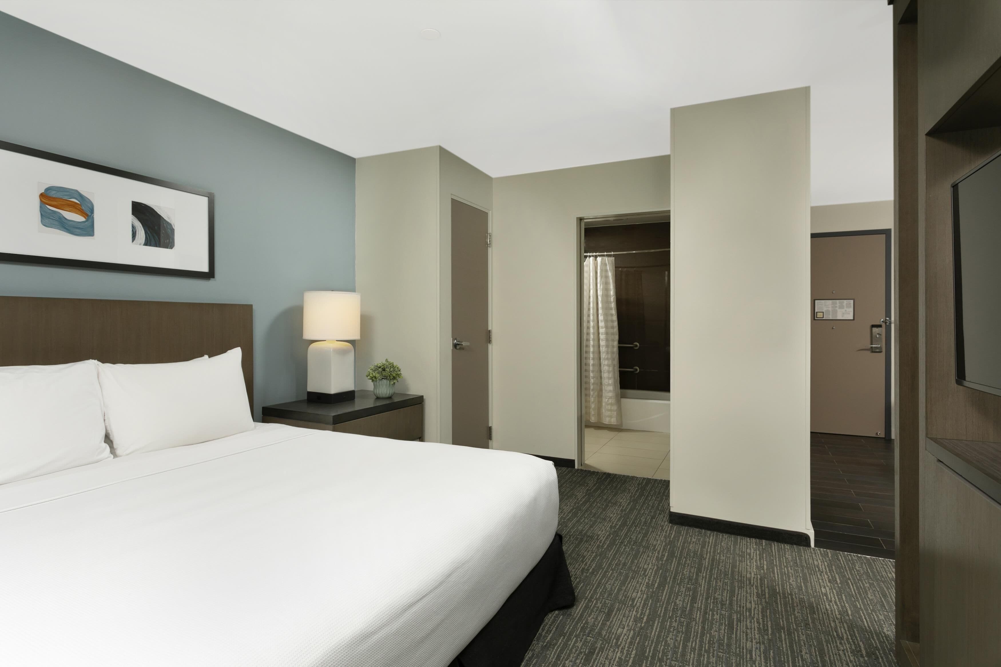 Suite studio, 1 très grand lit, accessible aux personnes à mobilité réduite, baignoire