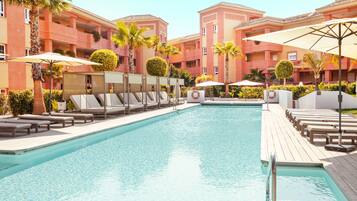 Indoor pool, 3 outdoor pools