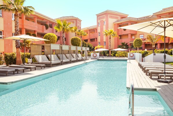 Indoor pool, 3 outdoor pools