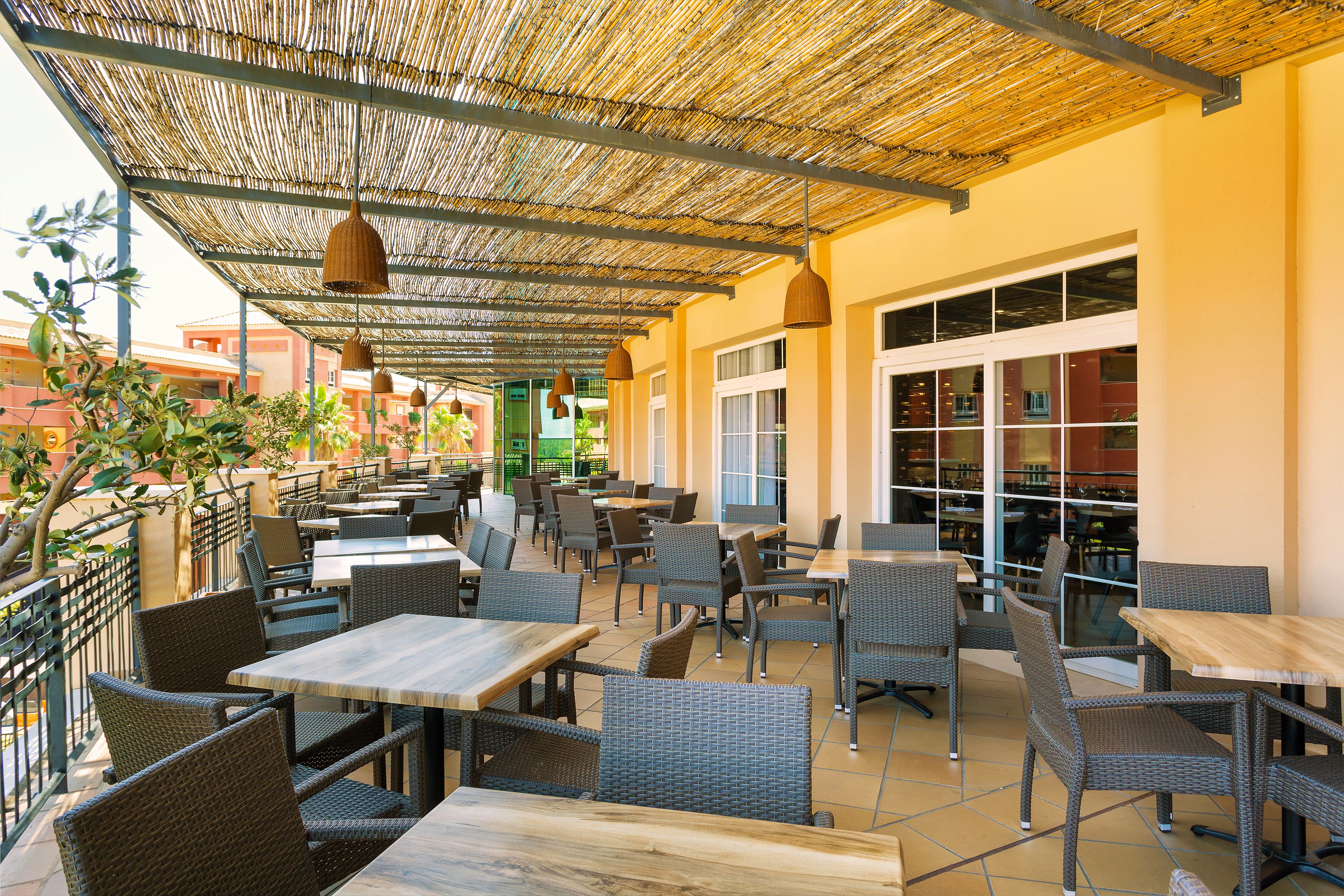 2 restaurants, breakfast, lunch, dinner served; fusion cuisine