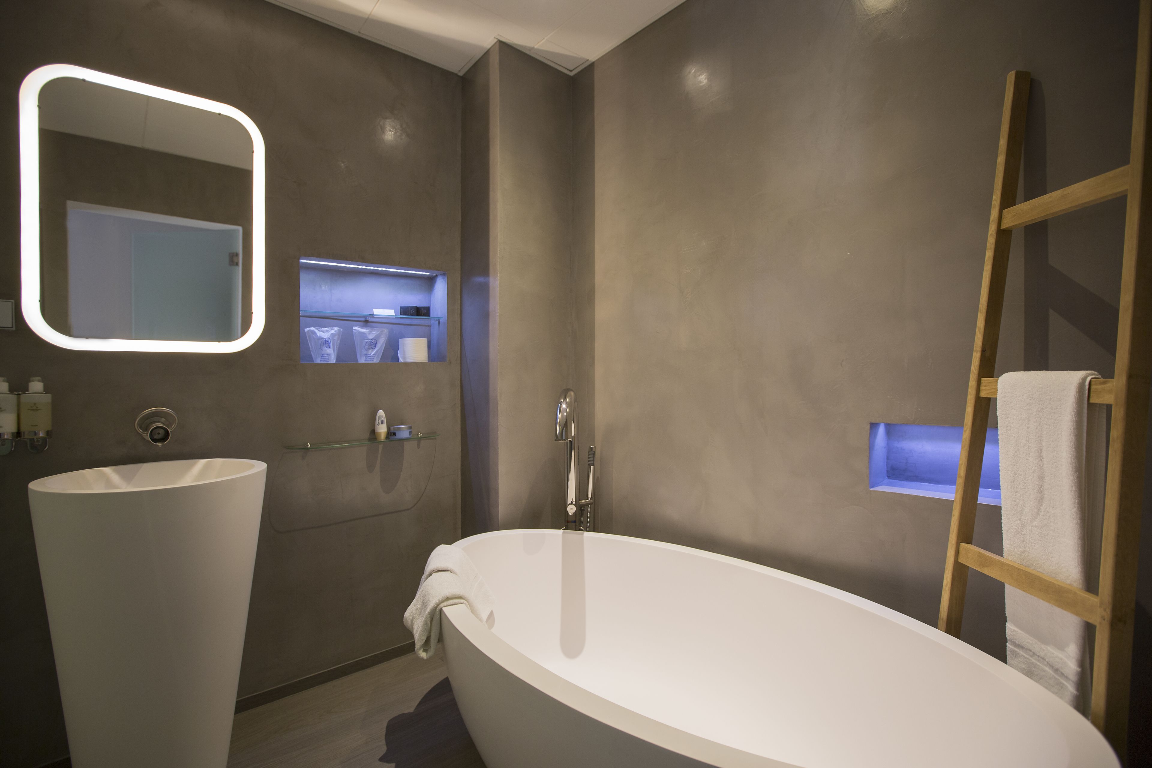 double or twin room (offer) | bathroom | hair dryer, towels, soap, shampoo