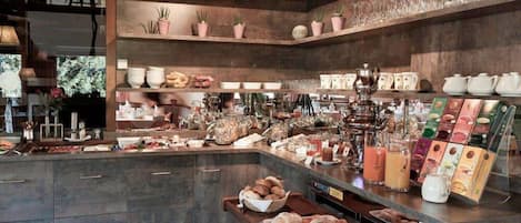 Free daily buffet breakfast