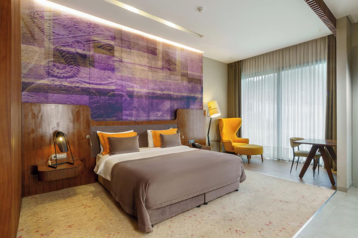 Premium Room | ผ้าปูที่นอนฝ้ายอียิปต์, เครื่องนอนระดับพรีเมียม, ตู้นิรภัยในห้องพัก