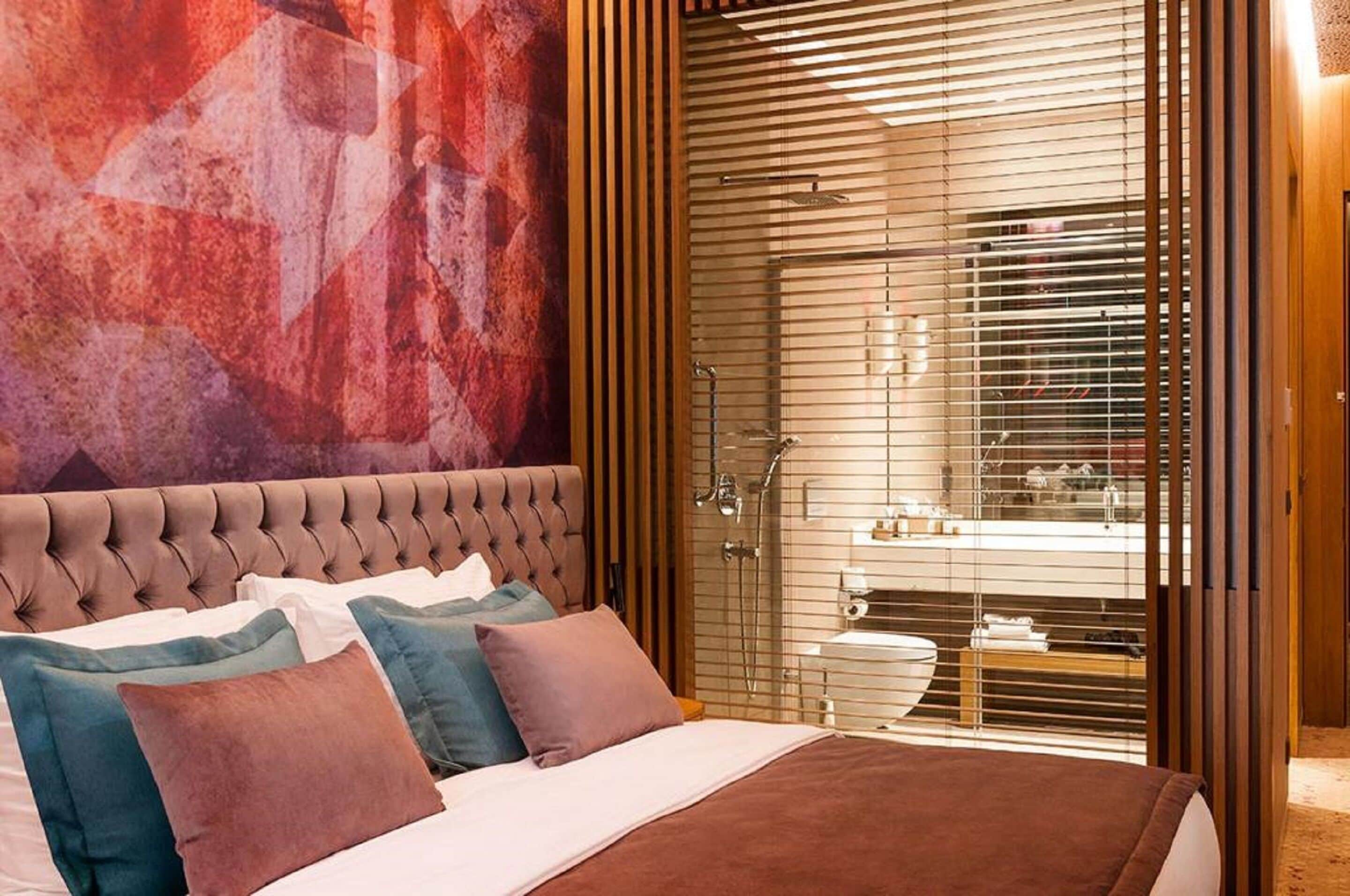 deluxe room, garden view | egyptian cotton sheets, premium bedding, in-room safe, desk