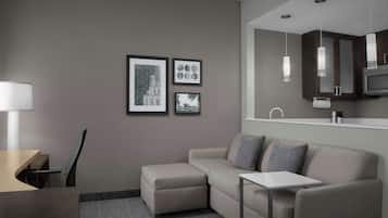 Studio, 1 King Bed | Individually decorated, individually furnished, desk, laptop workspace