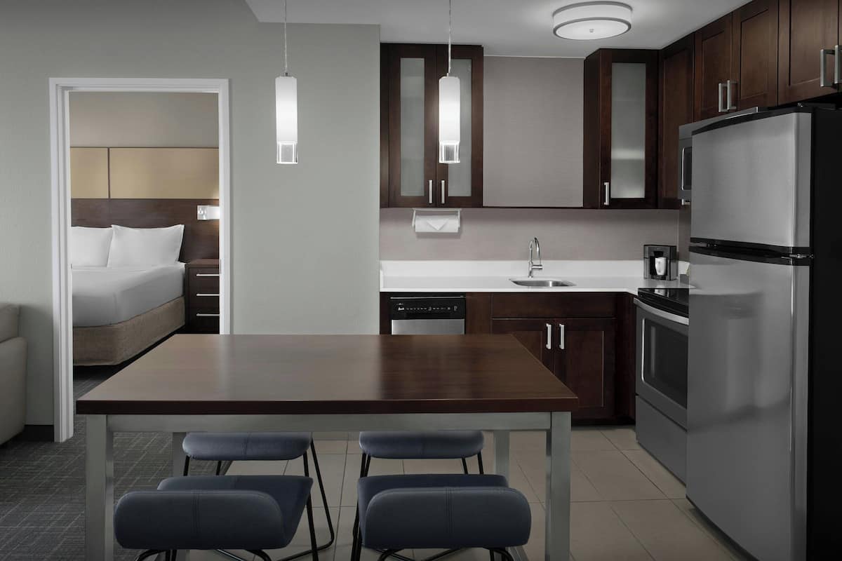 fridge, microwave, stovetop, dishwasher