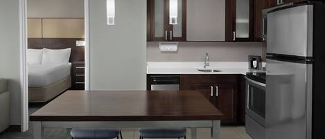 Fridge, microwave, stovetop, dishwasher
