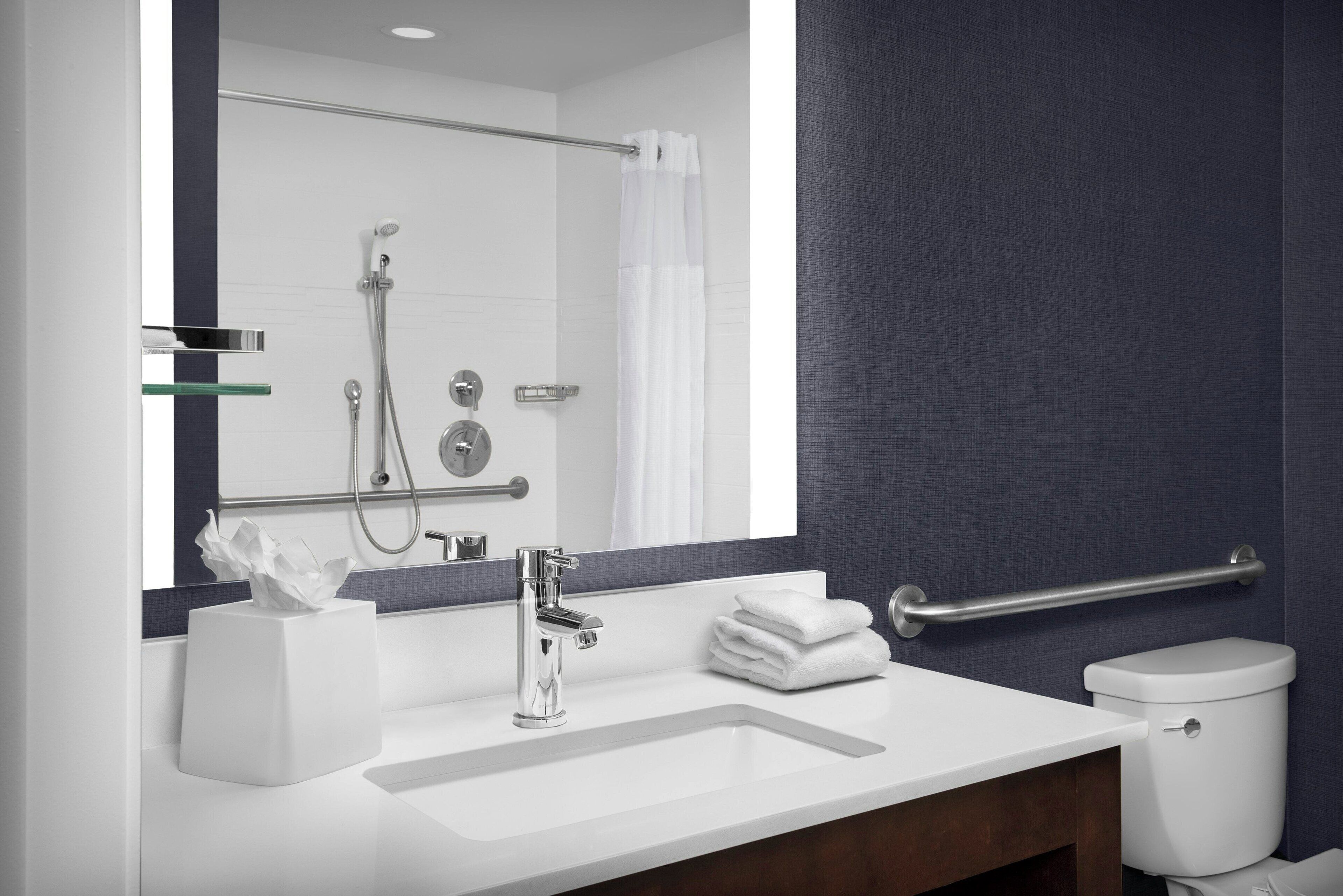 suite, 1 bedroom | bathroom | free toiletries, hair dryer, towels