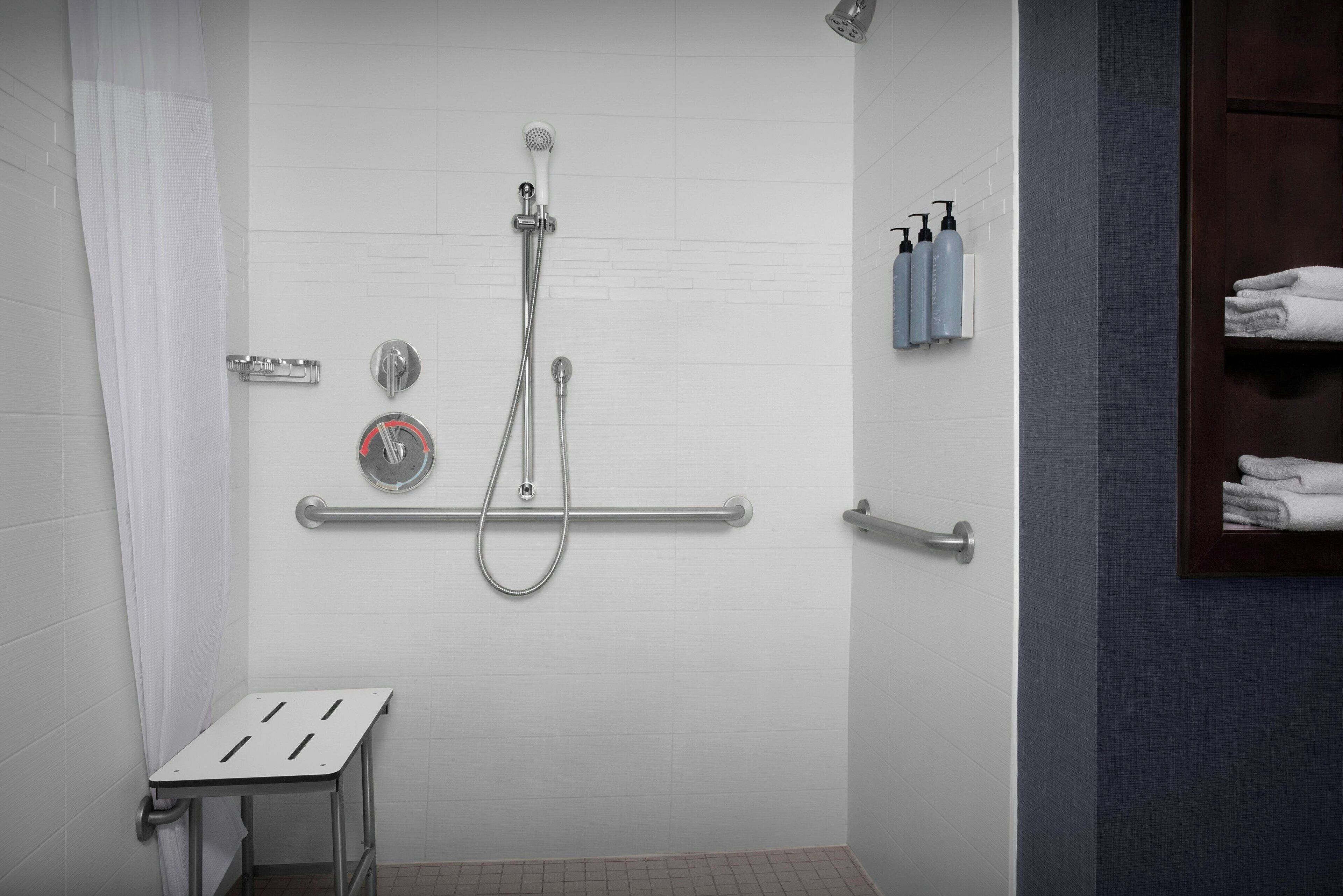Gratis toiletartikelen, een haardroger, handdoeken