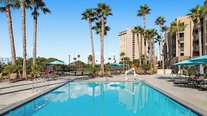 室外游泳池
