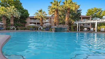 2 outdoor pools