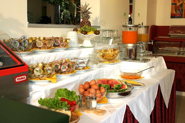 包含每日自助早餐