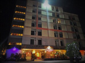 Façade de l’hébergement - soirée/nuit