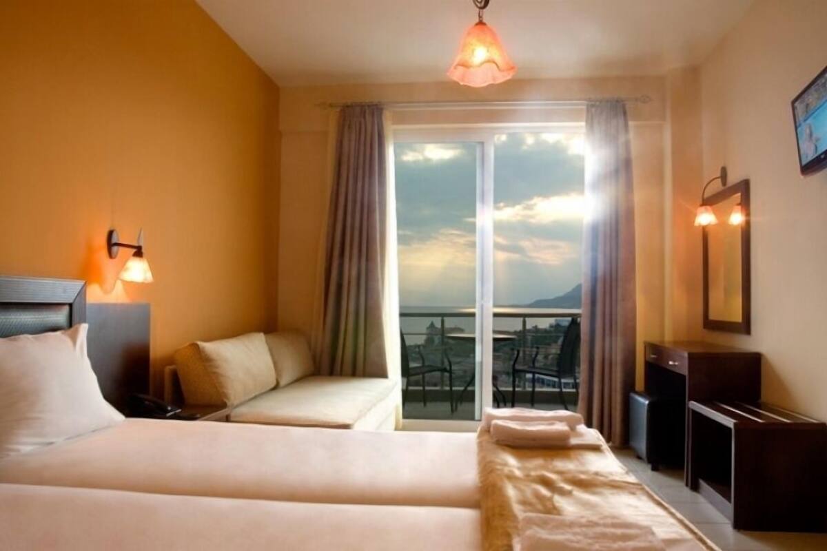 desk, soundproofing, free wifi, bed sheets