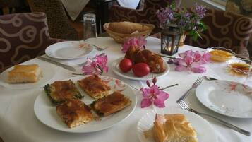 Päivittäinen buffetaamiainen (10 EUR per henkilö)