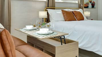 Room 5 | In-room dining