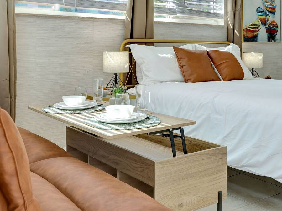 Room 5 | Opções para refeição no quarto