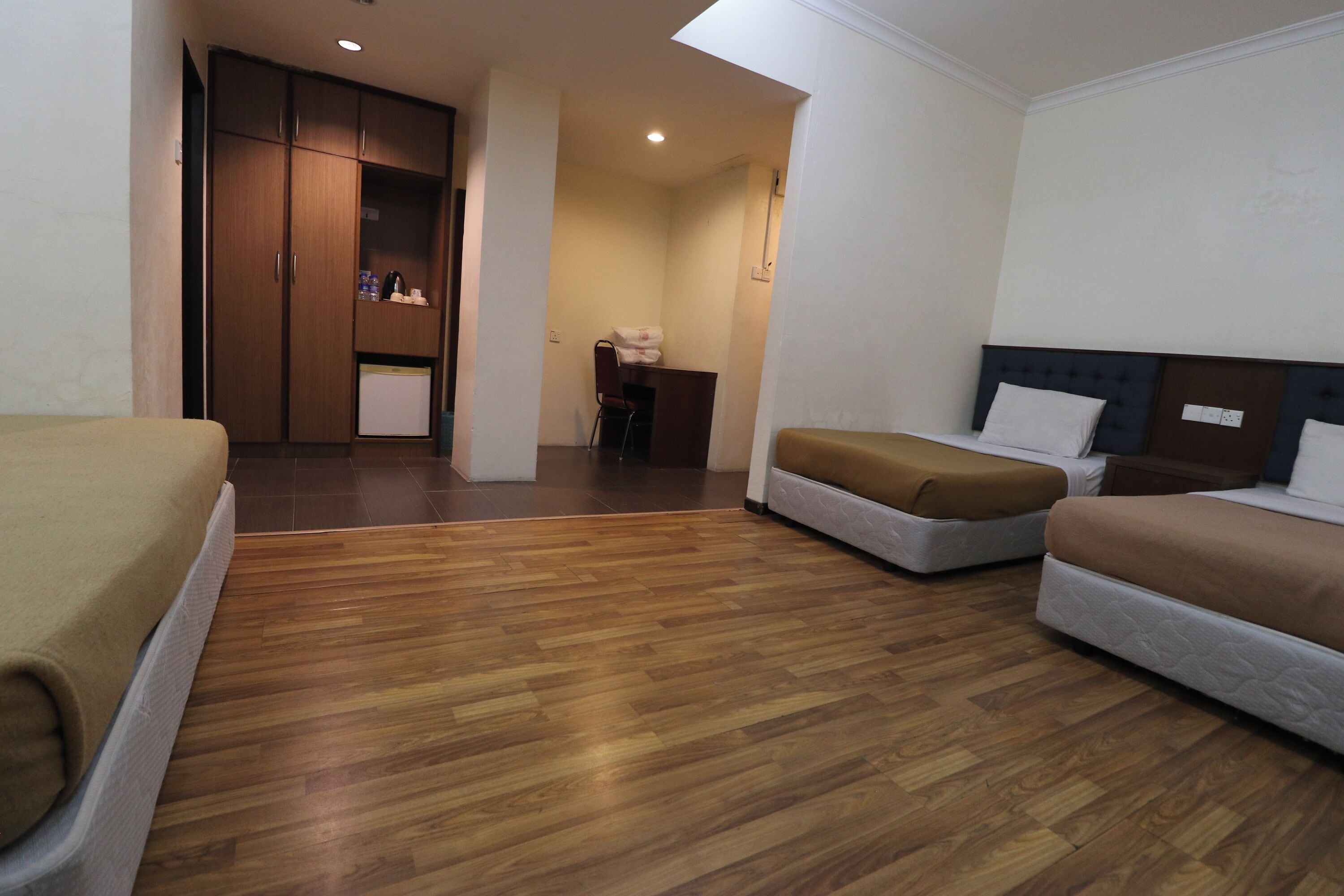 Suite familiar (Family) | Caja fuerte, tabla de planchar con plancha, wifi gratis y ropa de cama