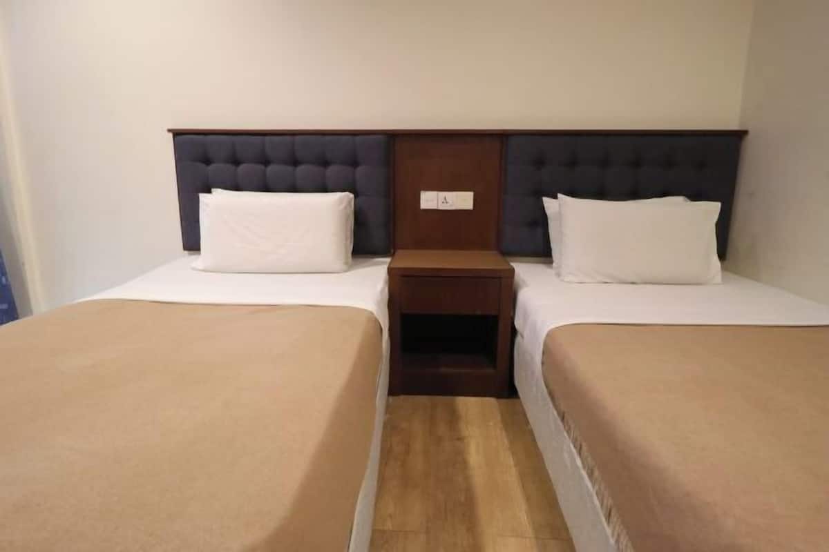 1 bedroom, in-room safe, iron/ironing board, free WiFi