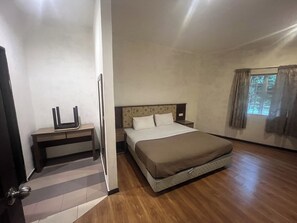 Studio Room | 3 bedrooms, desk, iron/ironing board - Iris House Resort & Apartment Cameron Highlands (Tanah Rata)