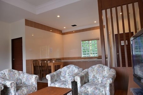 Apartment, 3 Bedrooms | Living area | 32-inch flat-screen TV with satellite channels, LCD TV