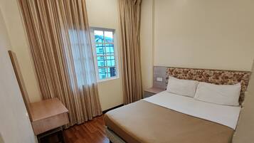 3 bedrooms, desk, iron/ironing board