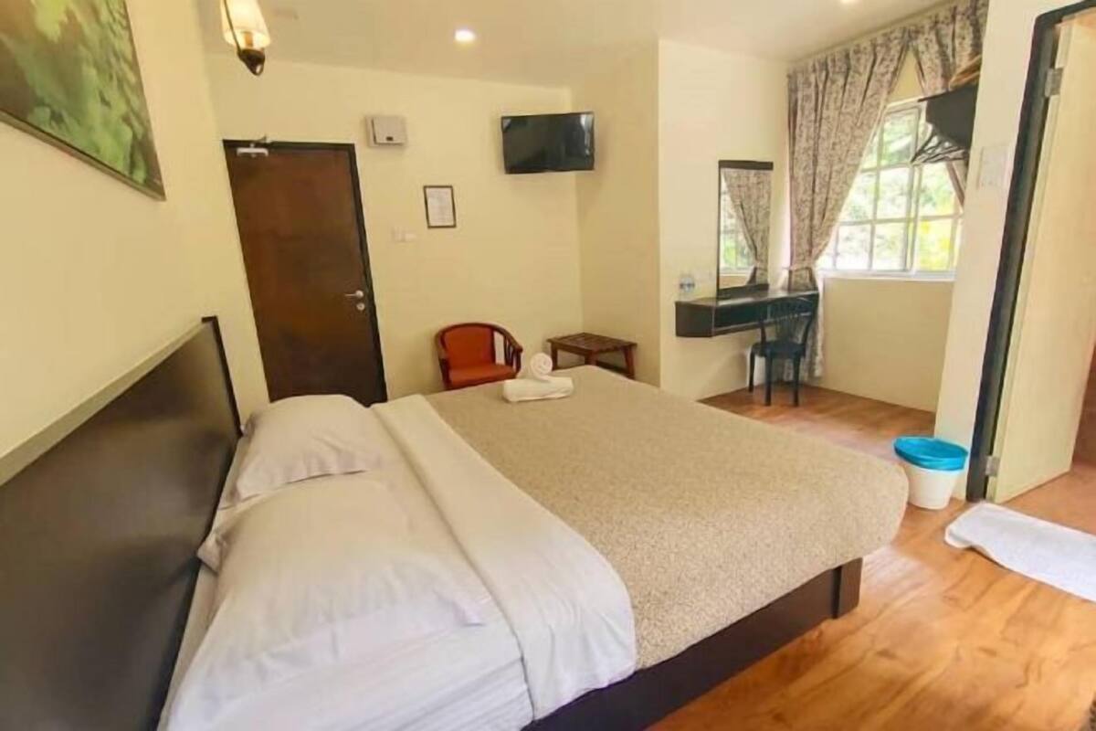 In-room safe, desk, iron/ironing board, WiFi (free)