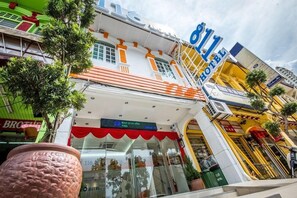 Exterior detail - 118 Hotel (George Town)