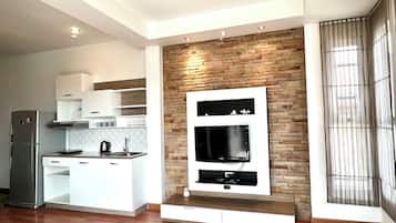 1 Bedroom Suite | Una cassaforte in camera, tende oscuranti, insonorizzazione