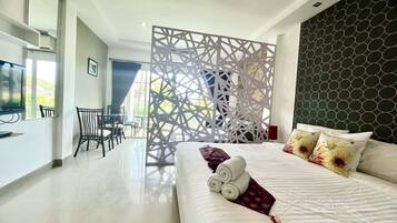 Premier Room | Peti besi dalam bilik, dihias secara berasingan